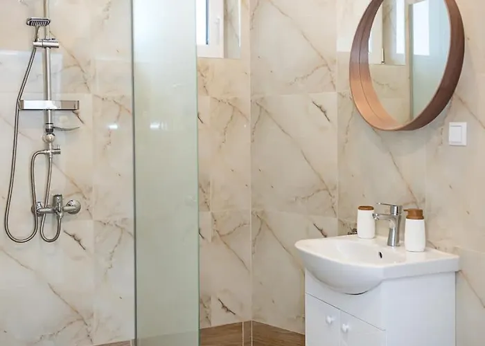 Апартаменты Modern Flat With Parking Spot - St Constantine&helena By Flat Manаger