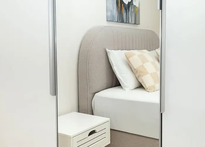 Modern Flat With Parking Spot - St Constantine&helena By Flat Manаger